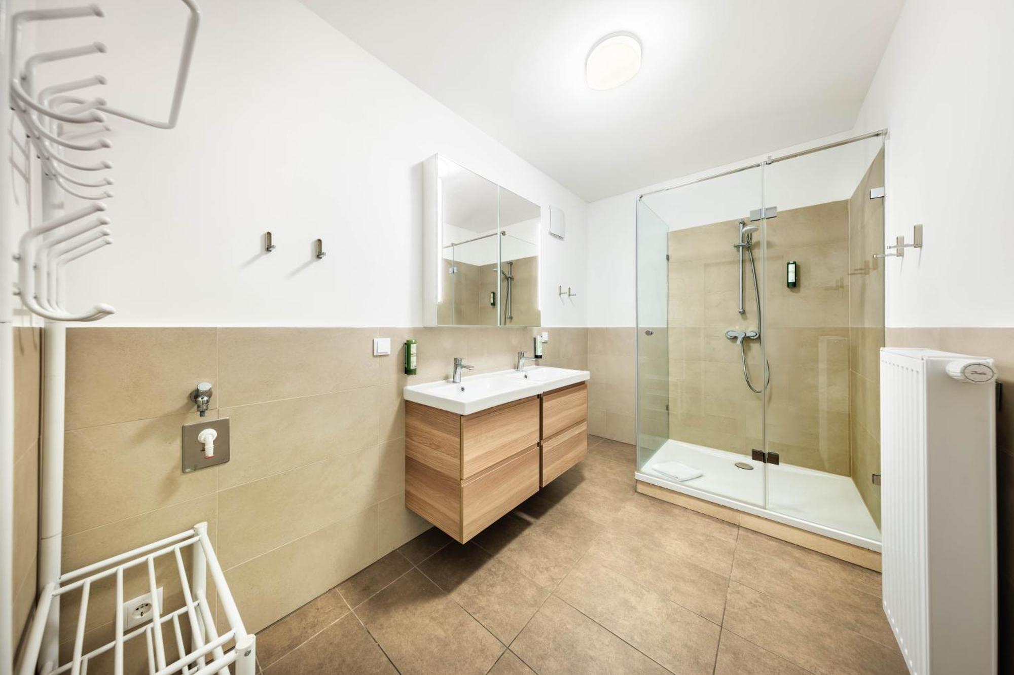 Hotel Jimmys Xxl 4*