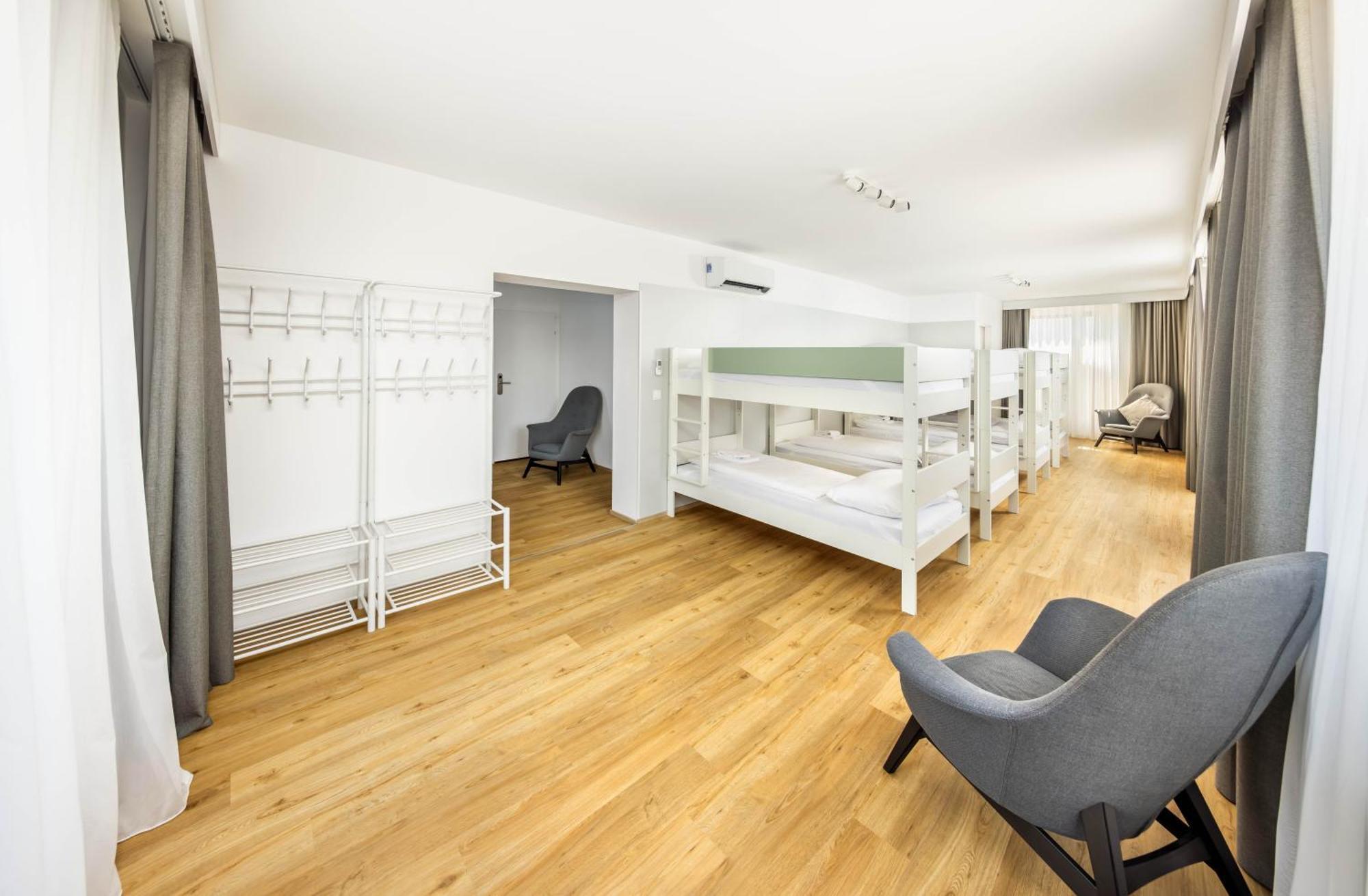 Jimmys Xxl Hotel 4*