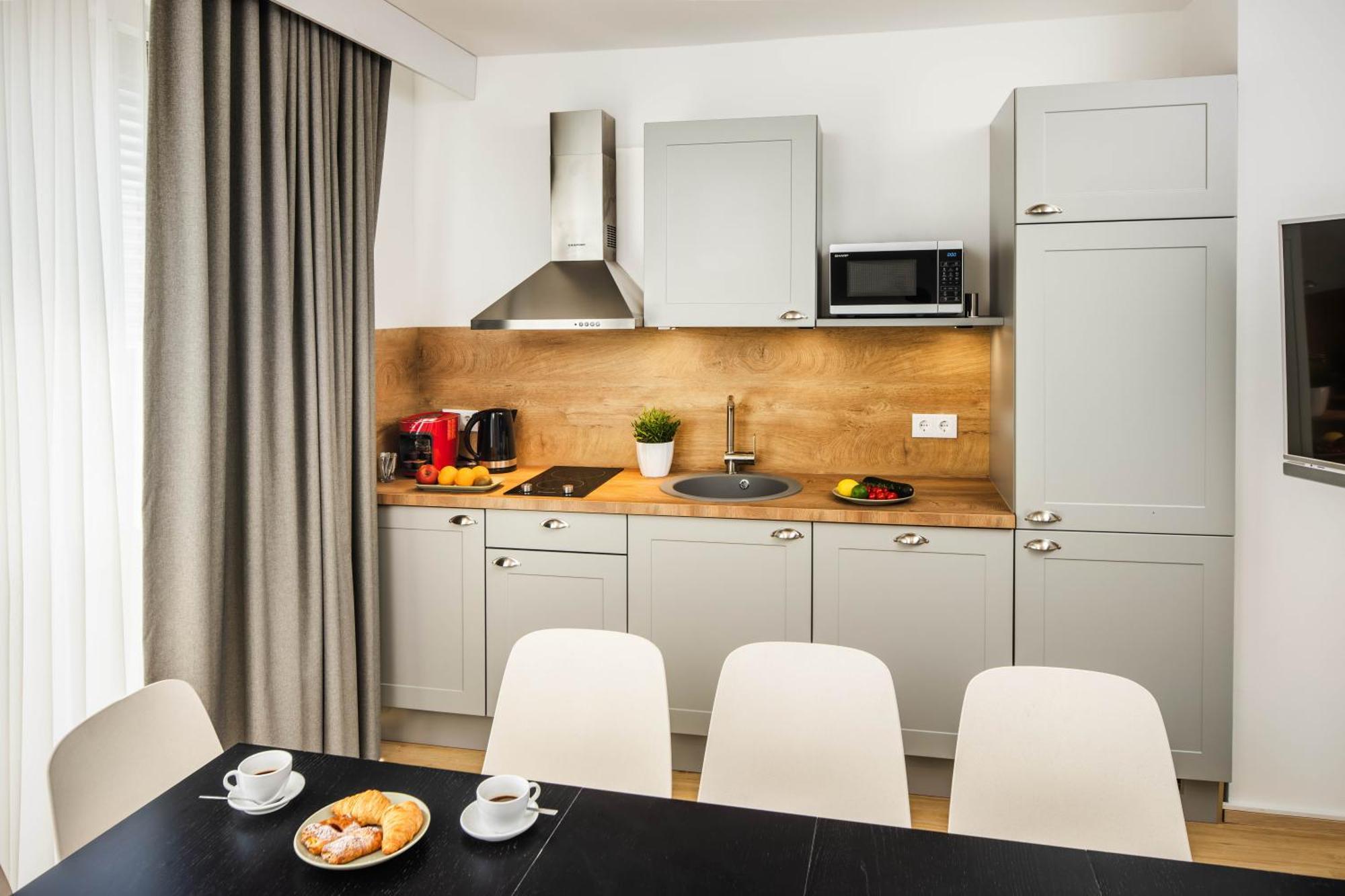 Hotel Jimmys Xxl 4*